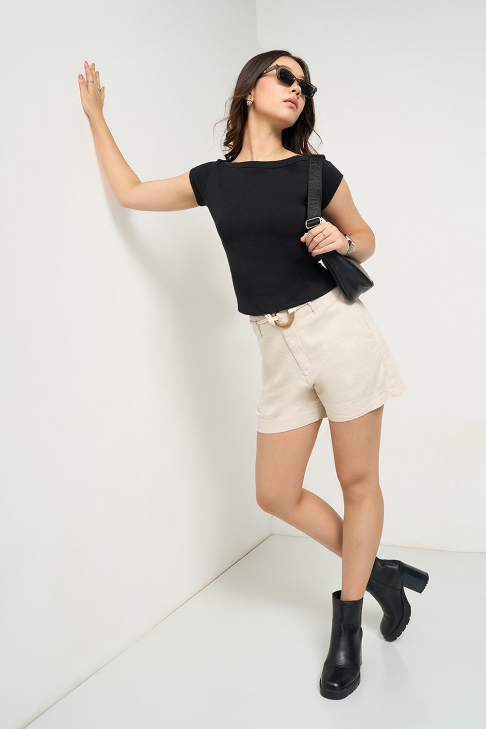 Honey Off White Solid Casual Women Regular Fit Shorts - Image 6